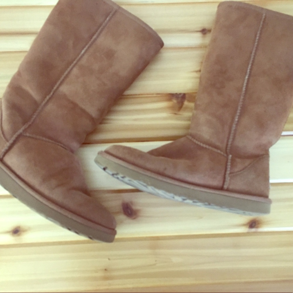 Talk UGGS size 7